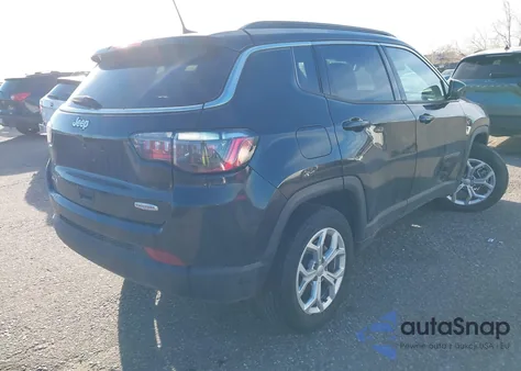 2024 Jeep Compass Latitude 4X4 из США, поврежденный, VIN 3C4NJDBNXRT118334